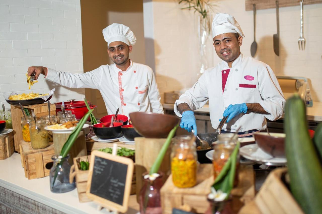 C Mauritius (Adults Only) Hotell Belle Mare Eksteriør bilde Indian chefs