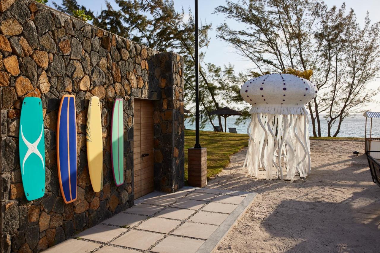 C Mauritius (Adults Only) Hotell Belle Mare Eksteriør bilde The "Jellyfish" sculpture at the entrance of the resort