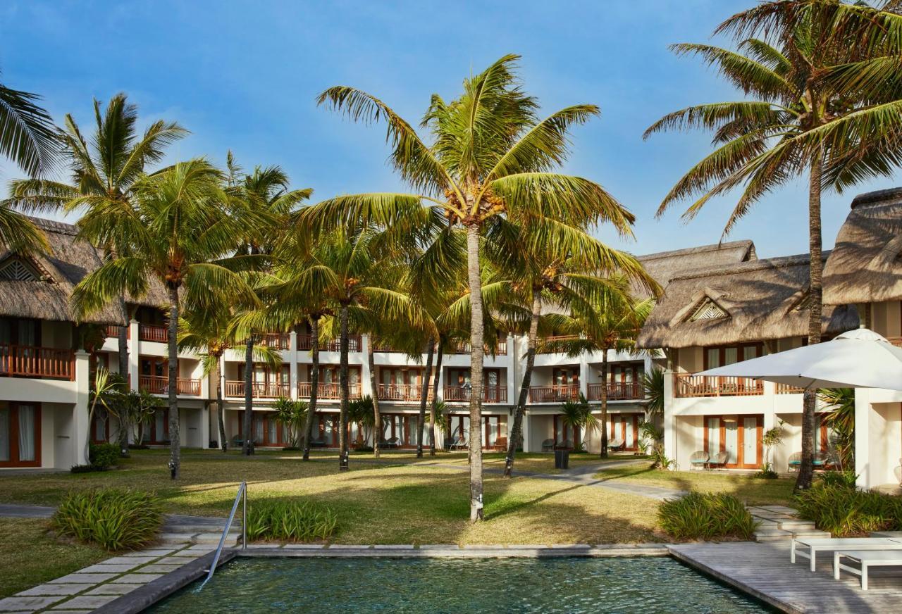 C Mauritius (Adults Only) Hotell Belle Mare Eksteriør bilde The resort's pool